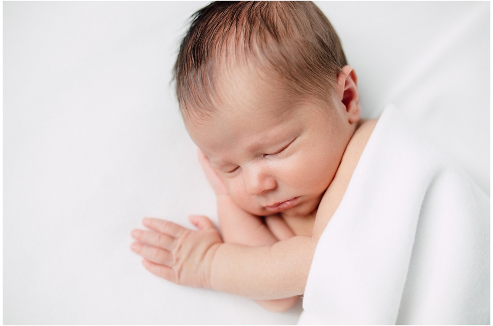 Newbornshooting im Studio  - ganz natürliche Babyfotos